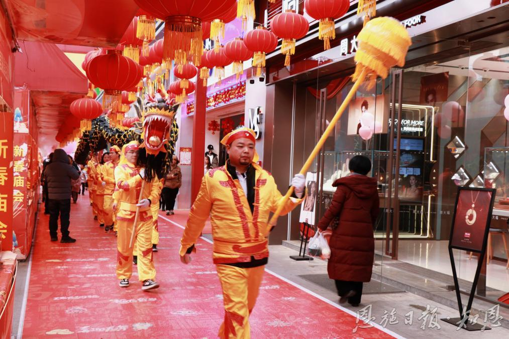 商圈舞龍鬧元宵